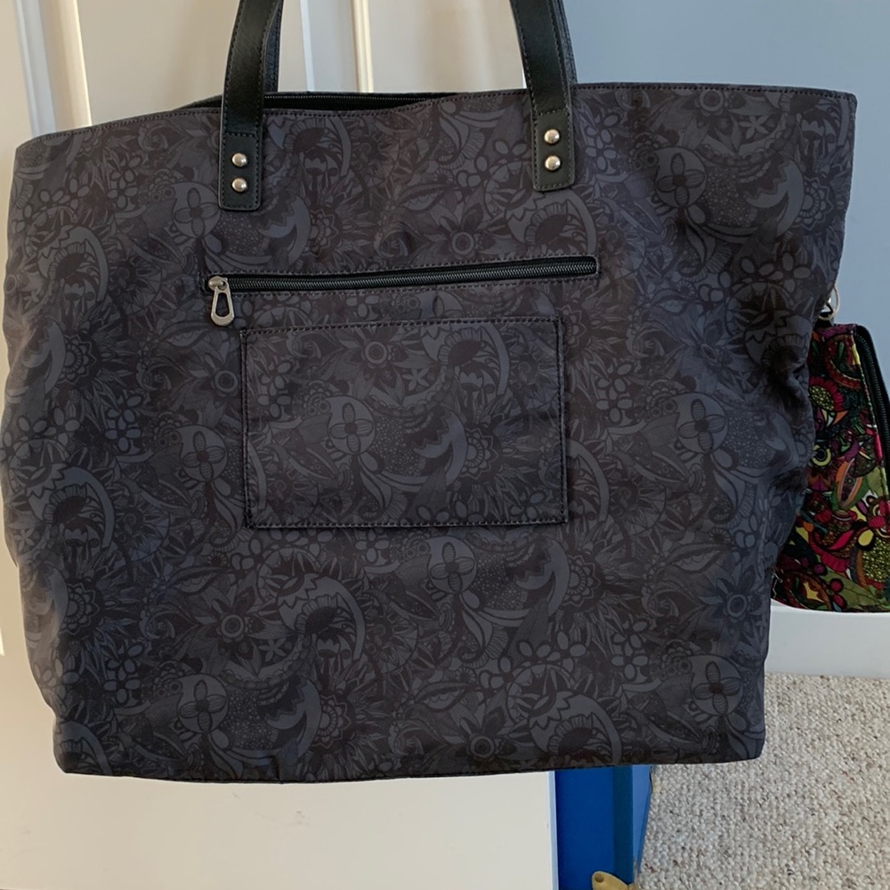 Travel tote